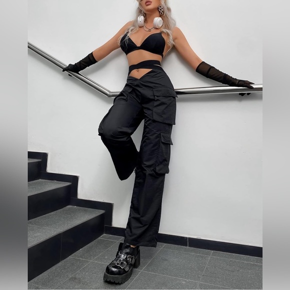 Floerns Women's Streetwear Asymmetrical Waist Flap Pocket Cargo Pants - Picture 5 of 9